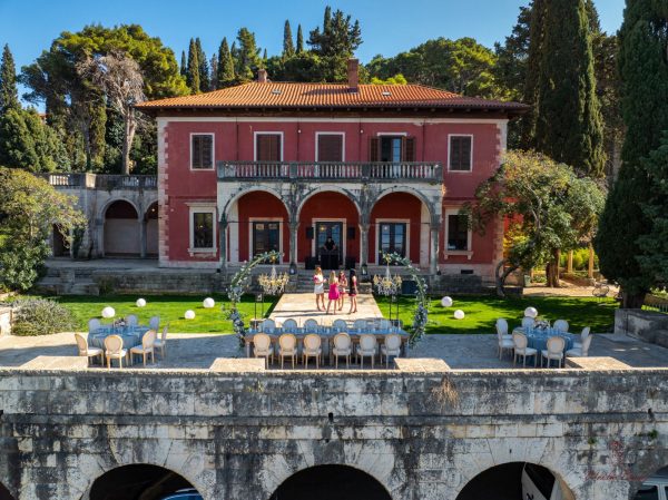 Cavtat: Guided Tour of the Banac Gallery with an Expert Guide